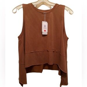 NWT Women’s Scoop Neck Sleeveless Asymmetrical Yoga Athletic Top Brown Size XS